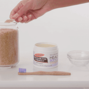 使用Palmer的Original Solid Jar和糖創建DIY唇部磨砂膏