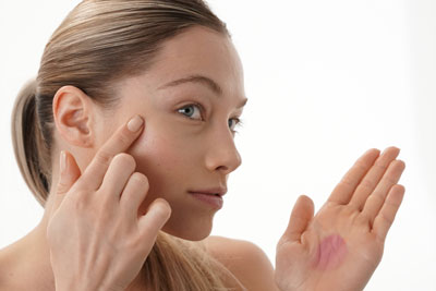 Woman creating a DIY blush using the Cocoa Butter Jar, one of its many beauty hacks and cocoa butter uses